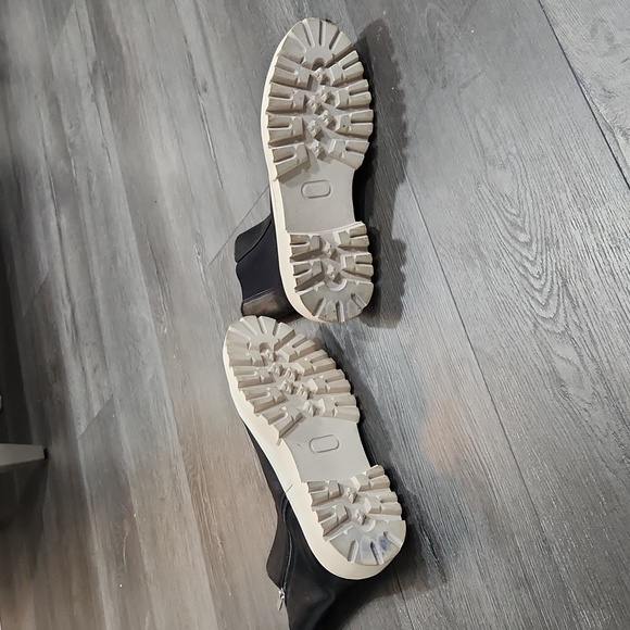 Steven by Steve Madden Black armond lug-sole Chelsea Boots size 8m - Picture 12 of 12